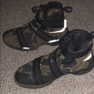 Nike Lebron Soldier